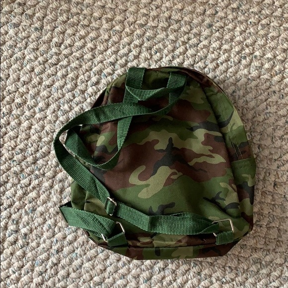 Like new mini backpack - Picture 2 of 4